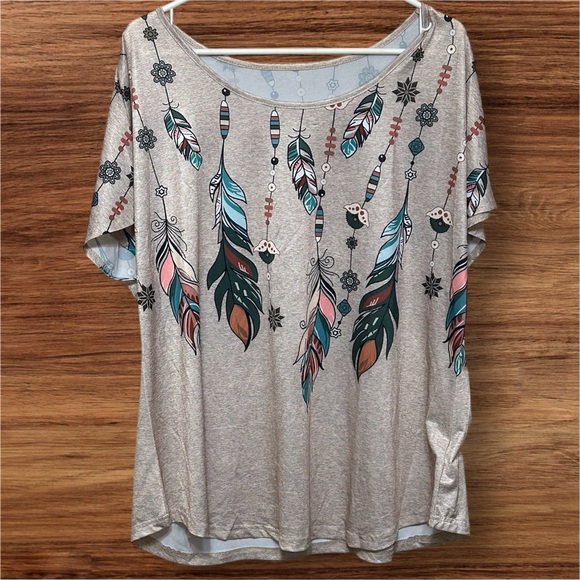 Unbranded Tops - Boho Feather Print Women’s Top NWOT
Size XXL No Brand